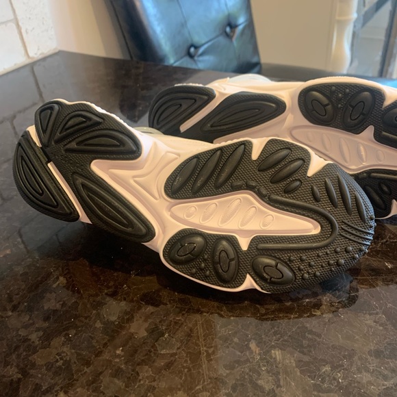 ADIDAS OZWEEGO - Picture 4 of 5